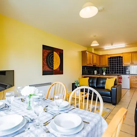 Appartement 55 - Spacious Three Bed With Parking *